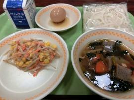 けんちんうどん（うどん・けんちん汁）　牛乳　煮卵　ごぼうサラダ