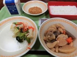 ごはん 牛乳 コーンコロッケ ソース 花野菜サラダ 大根の味噌煮 ごはん 牛乳 コーンコロッケ ソース 花野菜サラダ 大根の味噌煮