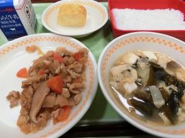 セルフ五目ごはん（ごはん・五目ごはんの具） 牛乳　県産厚焼き卵　ゆばとわかめの味噌汁