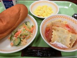 コッペパン チョコクリーム 牛乳 スクランブルエッグ シーザーサラダ ラビオリスープ コッペパン チョコクリーム 牛乳 スクランブルエッグ シーザーサラダ ラビオリスープ