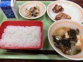 ごはん　牛乳　鶏のから揚げ②　キムチ和え　じゃがいもとわかめの味噌汁
