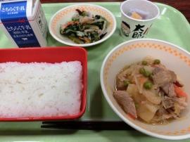 ごはん 牛乳 納豆 小松菜と切干大根のサラダ 肉じゃが ごはん 牛乳 納豆 小松菜と切干大根のサラダ 肉じゃが