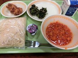 ミートソーススパゲッティ（スパゲッティ・ミートソース）　牛乳　鶏の唐揚げ　のり酢和え　ひとくちゼリー