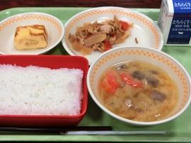 セルフ五目ごはん（ごはん・五目ごはんの具）　牛乳　厚焼き卵　豆乳仕立ての野菜汁