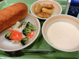 牛乳パン　牛乳　チキンナゲット　花野菜サラダ　コーンスープ