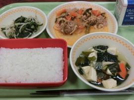 セルフ豚キムチ丼（ごはん・豚キムチ丼の具）　牛乳　青菜のナムル　わかめスープ