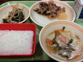 セルフビビンバ（ごはん・焼き肉・ナムル）　牛乳　ワンタンスープ