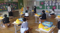 入学式の前に返事などの練習をしました。
